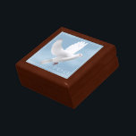 Trinkkistenhalde Erinnerungskiste<br><div class="desc">Trinket Box in goldenem Eichenholz mit Taubendruck. Passen Sie dieses Objekt an oder kaufen Sie,  wie es ist. Börsenbild freepik.com</div>