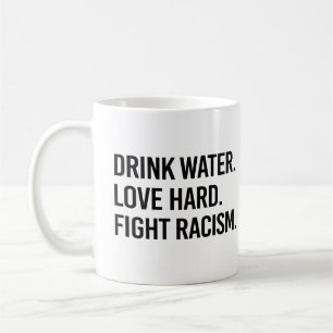 Trinkwasser Liebe harte Bekämpfung von Rassismus Kaffeetasse