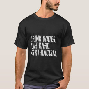 Trinkwasser Liebe harte Bekämpfung von Rassismus u T-Shirt