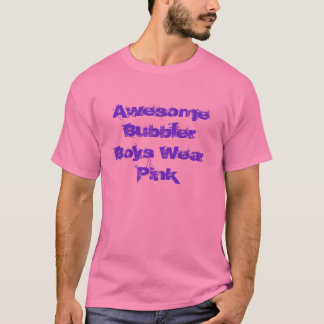 Trinkwasserbrunnen-Jungen tragen rosa T - Shirt