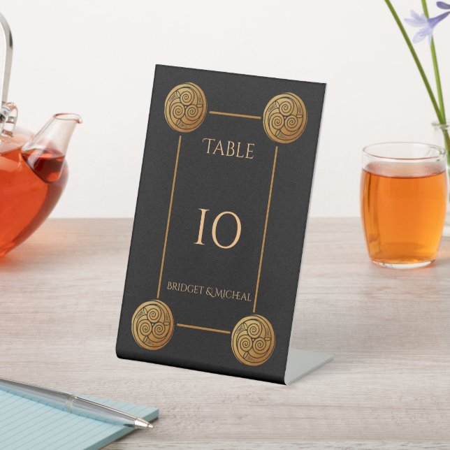 Triple Celtic Knot Swirl Wedding Sockelschild (In SItu)