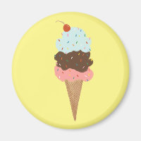 Triple Ice Cream mit Regenbogen Sprinklen auf gelb