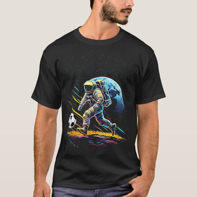 Trippy Astronaut Soccer Psychedelic Space T-Shirt (Vorderseite)
