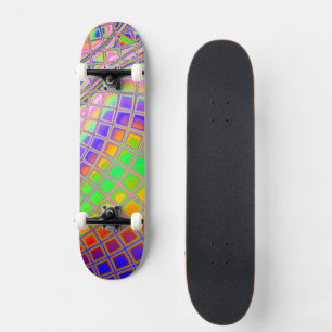 Trippy Groovy Vibrany Abstraktes digitales Fraktal Skateboard