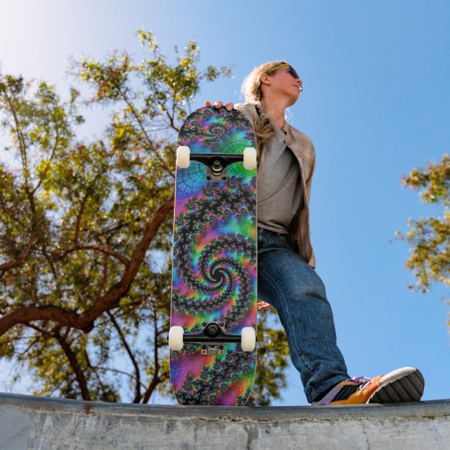 Trippy Hippie Psychedelic Rainbow Spiral Fraktal Skateboard (Außenbereich 1)