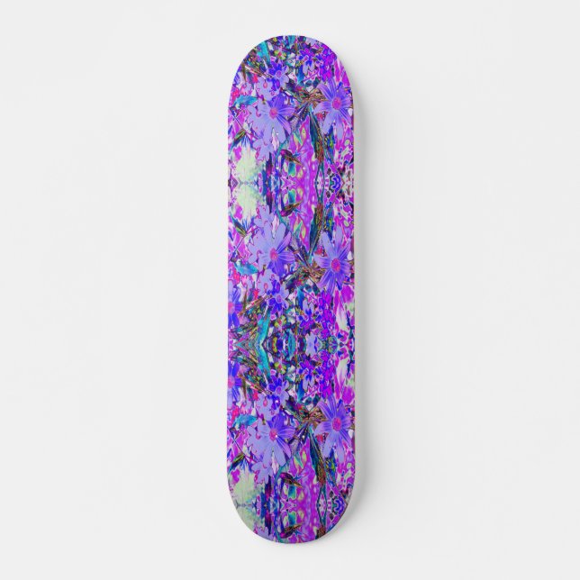 Trippy-Lila und Magenta-farbene Wildblumen Skateboard (Vorne)