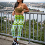Trippy Vertikale Streifen Cooles Grün- und Blaumus Leggings<br><div class="desc">Die Farben dieser trippigen Streifen sind hell und sommerlich. Das hellblaue Muster an den Beinen mit Grün als Hauptfarbenprägung sorgt für ein auffälliges Design,  das sich während des warmen Wetters in dieser Saison perfekt präsentieren wird!</div>