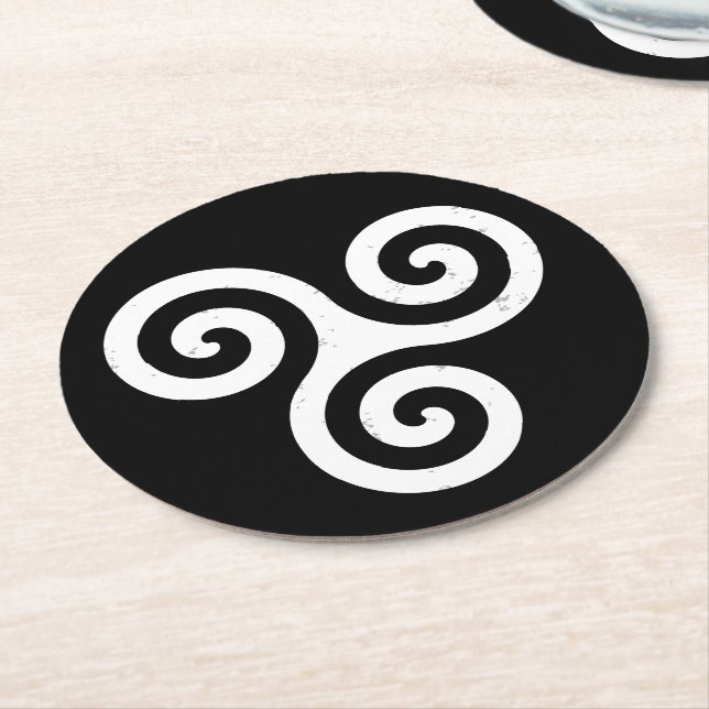 TRISKELION TRIPLE CELTIC SPIRAL RUNDER PAPPUNTERSETZER (Angewinkelt)