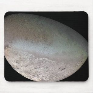 Triton, der größte Mond des Planeten Neptun Mousepad