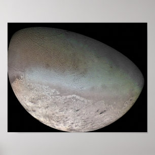 Triton, der größte Mond des Planeten Neptun Poster