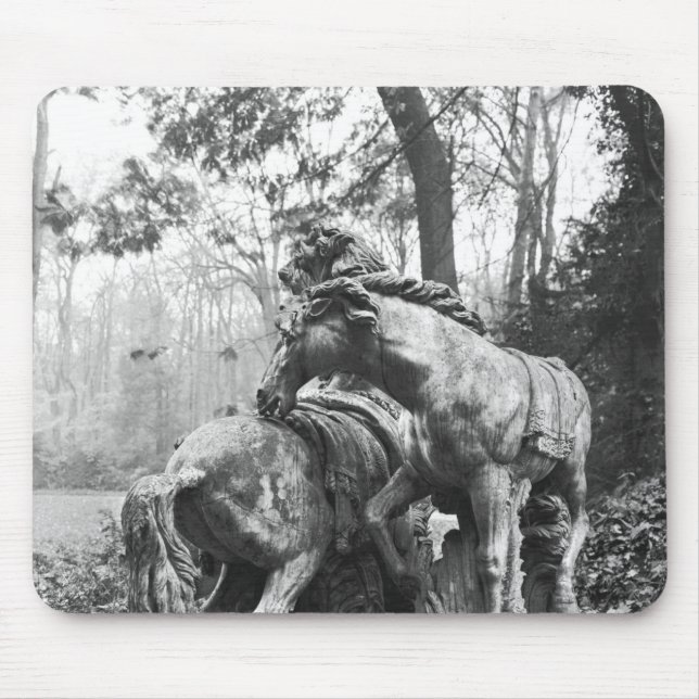 Triton, die herein zwei Pferde der Sonne pflegen Mousepad (Vorne)