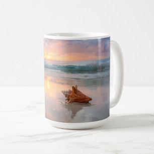 Tritonshorn-Muschel auf dem Strand Jamaika Kaffeetasse
