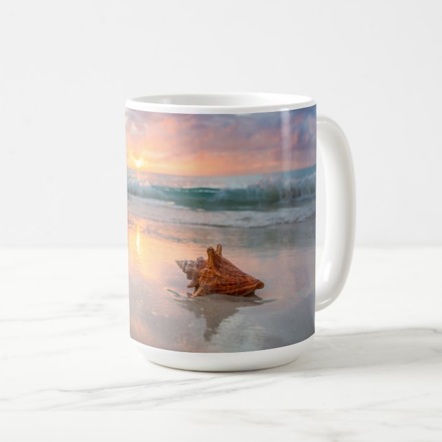 Tritonshorn-Muschel auf dem Strand | Jamaika Kaffeetasse (VorderseiteRechts)