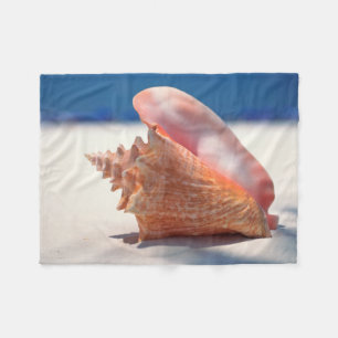 Tritonshorn-Muschel auf Strand 2 Fleecedecke