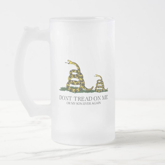 Tritt nicht auf mich oder meinen Sohn Gadsden-Flag Mattglas Bierglas (Links)