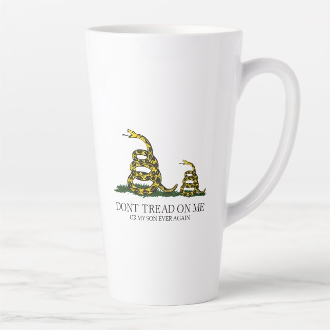 Tritt nicht auf mich oder meinen Sohn Gadsden-Flag Milchtasse (Rechts)