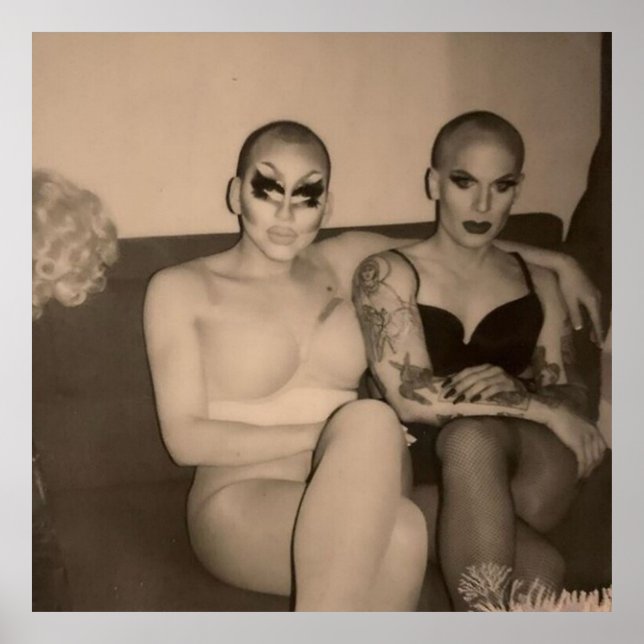 Trixie & Katya - Hinter den Kulissen Poster (Vorne)