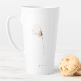 Trockene Lüsternfarbe zeichnend latte Tasse