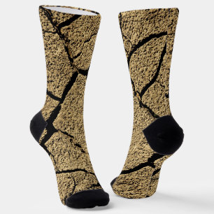 Trockenes Land mit gerissener Erde in Dürre Socken