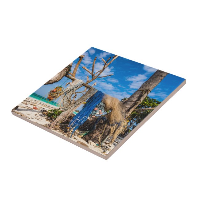 Trocknen der Netze am Strand Fliese (Seite)