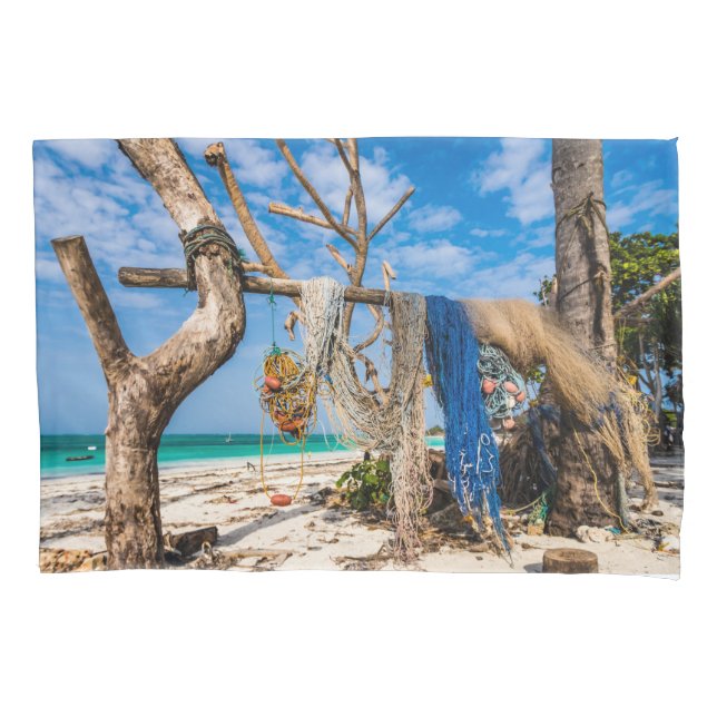 Trocknen der Netze am Strand Kissenbezug (Vorderseite)