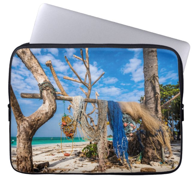 Trocknen der Netze am Strand Laptopschutzhülle (Vorderseite)