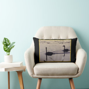 Trompeter Swans bei Dusk Lumbar Kissen
