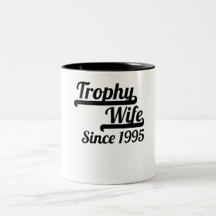 Trophäe-Ehefrau seit 1995 Zweifarbige Tasse