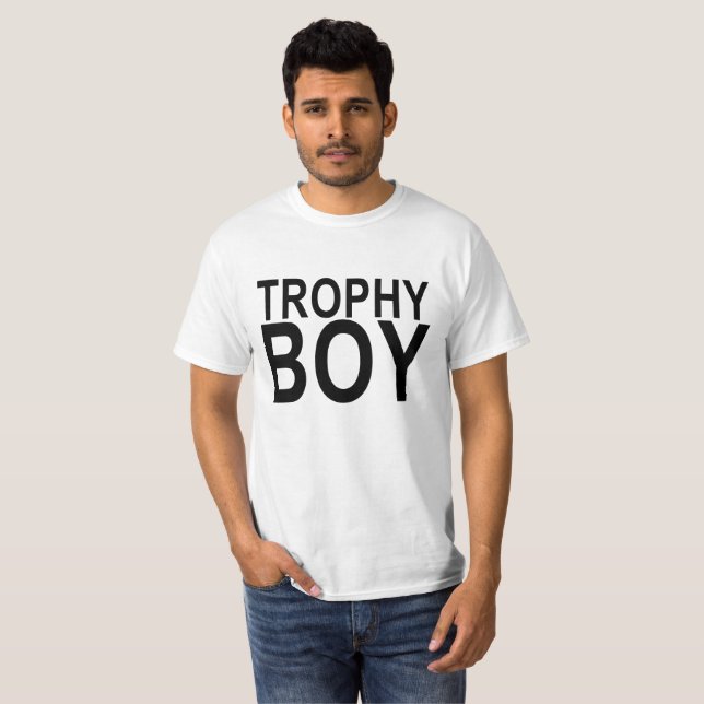 TROPHÄE-JUNGEN-SHIRT. T-Shirt (Vorne ganz)