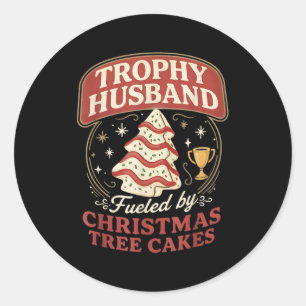 Trophy Ehemann angefeuert von Christmas Tree Cakes Runder Aufkleber