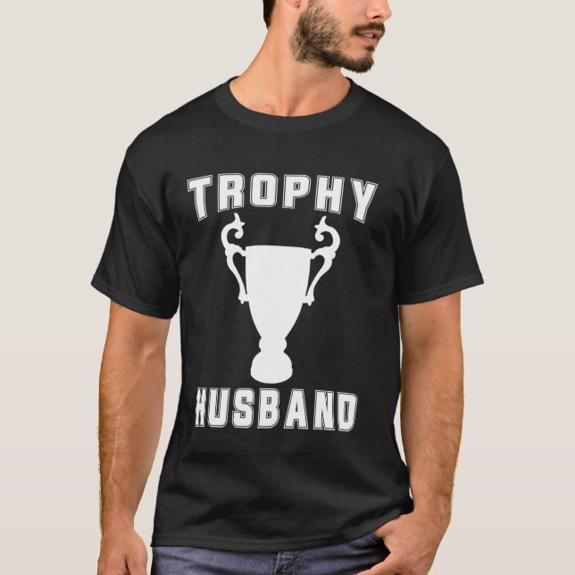 Trophy Ehemann - Lustiger Bräutigam Ehemann in spe T-Shirt (Vorderseite)