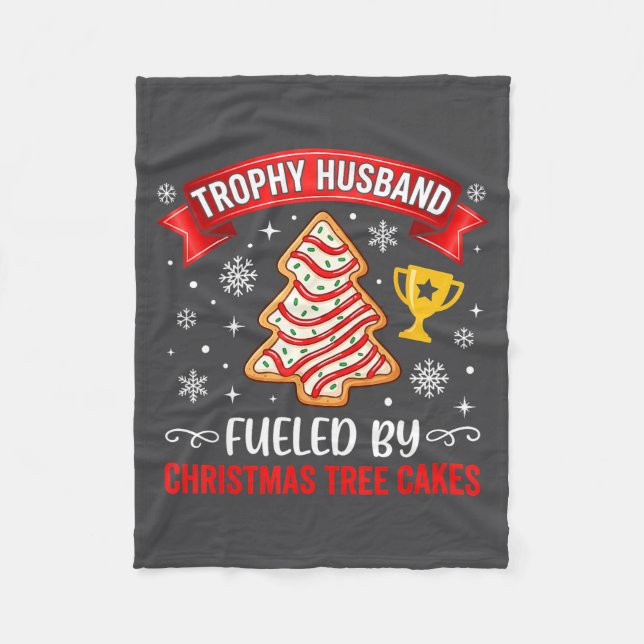 Trophy Husband Fueled By Tree Cake Snacks  Fleecedecke (Vorderseite)