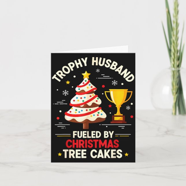 Trophy Retro Husband Fueled By Christmas Tree Cake Karte (Vorderseite)