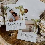 Tropical Beach Foto Wedding Dankeskarte<br><div class="desc">Danke in Stil mit diesen Sommer Beach Hochzeit danke Ihnen Karten! Ideal, um Ihre Gäste zu schicken, die an Ihrem besonderen Tag teilgenommen haben und ihre Liebe und Unterstützung gezeigt haben. Mit zwei Ihrer Hochzeitskarten, einem wunderschönen, mit einem Drehbuch versehenen Schriftart, der "jenseits der Dankbarkeit" steht, wunderschönen tropisch inspiriert Aquarellpalmen...</div>