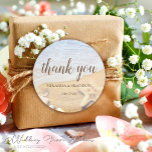 Tropical Beach Starfish Wedding Vielen Dank Runder Aufkleber<br><div class="desc">Unser Tropical Beach Starfish Wedding Dankeschön Sticker passt für jede Art von Hochzeit. Für Ihre außergewöhnlichen Hochzeitsvorstellungen mit einer Touch Luxus ist unser Gastgeschenk Hochzeit Aufkleber genau das Richtige. Ob rustikale Hochzeit, Hochzeit oder Hochzeit auf dem Land, lassen Sie Ihre Hochzeitsträume wahr werden und schaffen Sie Ihre einzigartigen und erschwinglichen...</div>