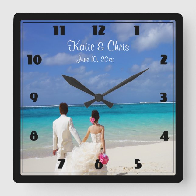 Tropical Beach Themed Wedple Quadratische Wanduhr (Vorderseite)