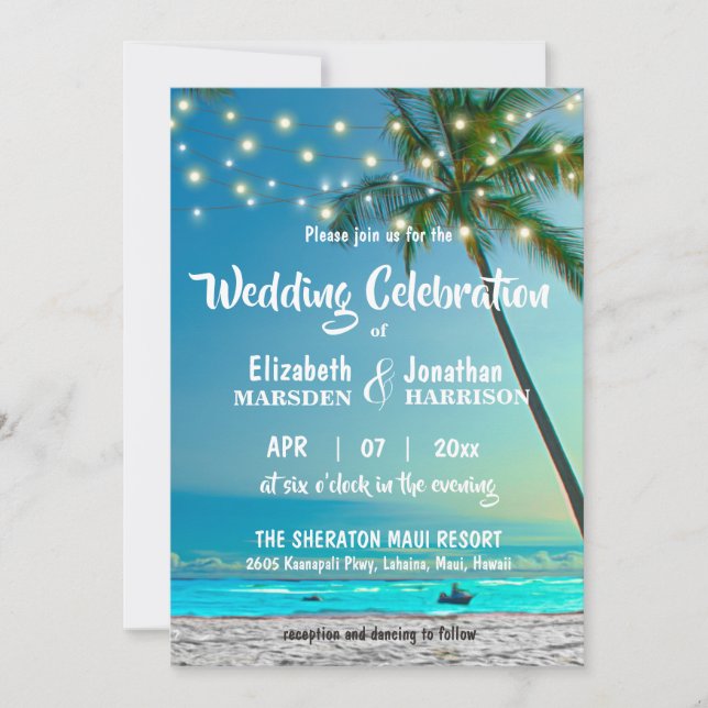 Tropical Beach Wedding Palms String Lights Modern Einladung (Vorderseite)