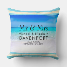 Tropical Beach with a Turquoise Sea Wedding Kissen