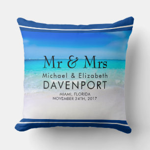 Tropical Beach with a Turquoise Sea Wedding Kissen
