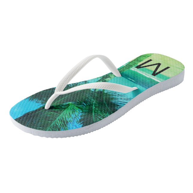 Tropical Blue/Green Beach & Palm Tree Initial Flip Flops (Schrägansicht)