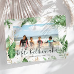 Tropical Botanical Mele Kalikimaka Weihnachtsfeier Feiertagskarte<br><div class="desc">Versenden Sie Ihre Familienfeiertage in tropischer Atmosphäre - hawaiianischer Stil mit diesen üppigen botanischen Aquarellen und Imitaten goldene Weihnachtsfotos. Mit ihrem Lieblingsfoto mit tropischem Blattwerk und Goldfloralen begrüßt die Hawaiianische Weihnachtsgrüße "Mele Kalikimaka" in eleganter Kalligraphie-Schrift Typografie,  Ihren Namen und das Jahr.</div>