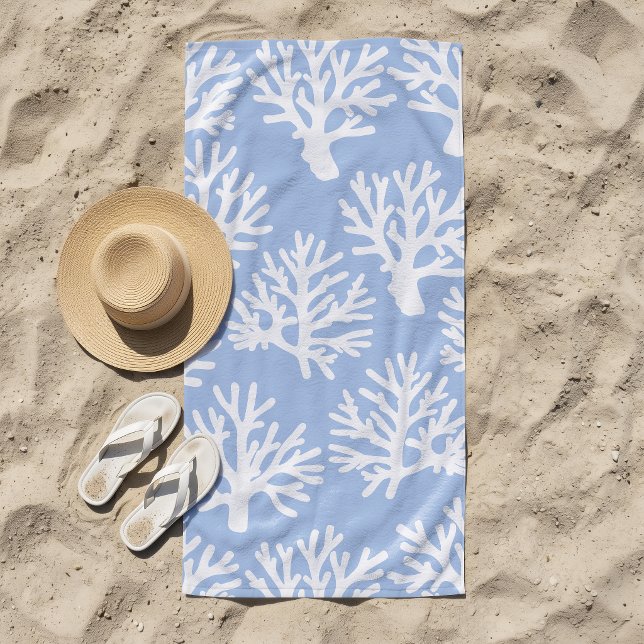 Tropical Coral Soft Blue White Strandtuch (Von Creator hochgeladen)