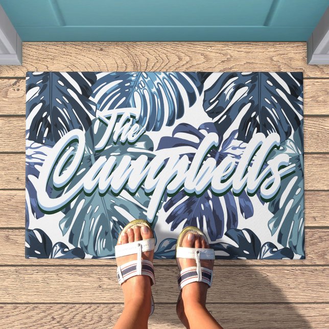 Tropical Family Name Blue White Palm Blätter Fußmatte (Family name doormat with blue palm leaves)