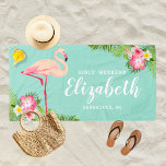 Tropical Flamingo Aqua Girls Individuelle Name Strandtuch<br><div class="desc">Das personalisierte Strandtuchdesign für einen Mädchenurlaub am Wochenende (oder bei anderen Gelegenheiten) zeichnet sich durch einen eigenen Vornamen in modernen Schriften aus, die durch ein hübsches rosa Flamingo und üppige tropische Palmen-Blätter und Hibiskus-Blume gerahmt sind. Die lebhaften Farben sind Rosa, Magenta, Gelb, Grün, Meeresfrüchte und Aqua-Blau. Dieses Handtuch im hawaiianischen...</div>