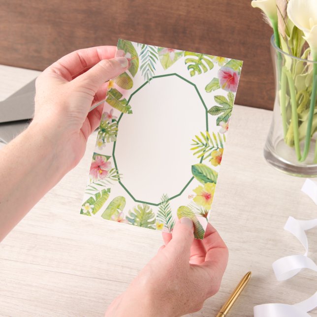 Tropical Green Foliage Red Hibiscus (Handgehalten)