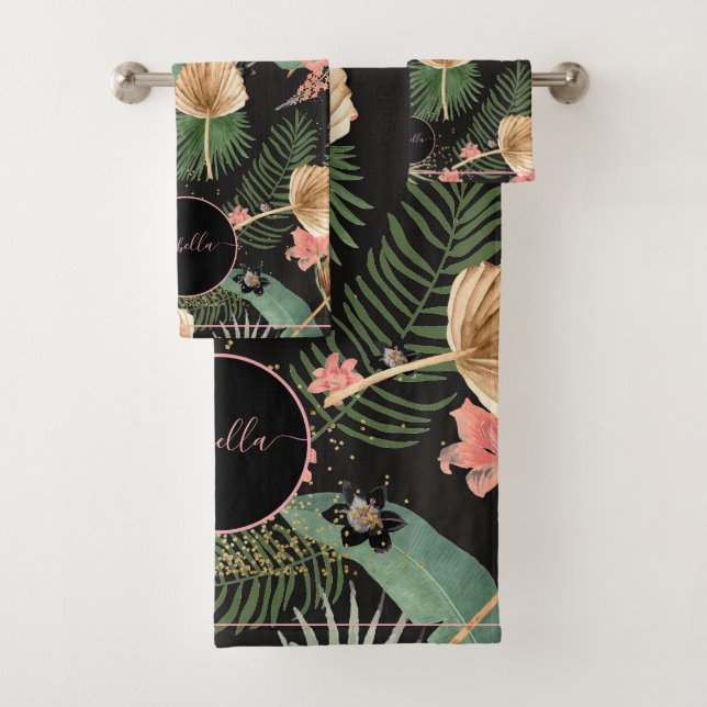 Tropical Green Palm Blätter Floral Monogram Black Badhandtuch Set (Insitu)