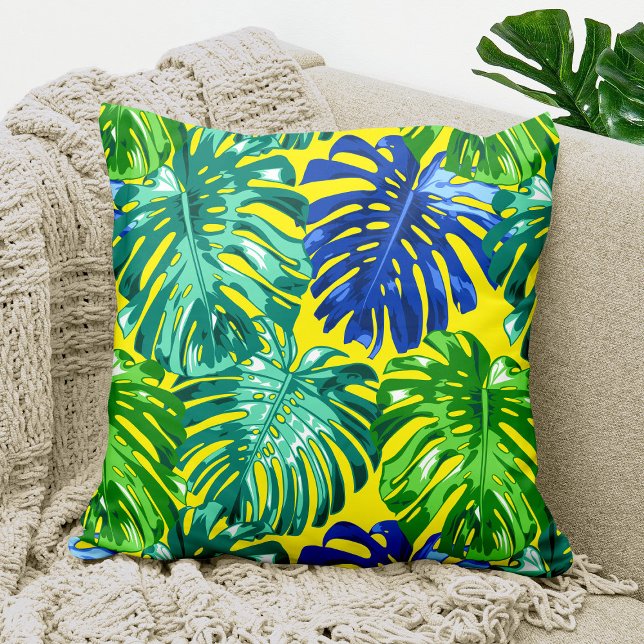 Tropical Green Yellow Monstera Dschungel Blätter Kissen (Tropical throw pillow with colorful monstera leaves)