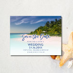 Tropical Island Beach Hochzeit Save the Date Ankündigungspostkarte<br><div class="desc">Set den Ton für deine traumhafte Hochzeit in Urlaubsort mit unserer Tropical Island Beach Wedding Save the Date Postcard. Diese Postkarte ist ideal für Paare, die sich zwischen Palmen, türkisfarbenem Wasser und sanftem Sand austauschen und das Wesentliche einer romantischen Inselkulisse einfangen. An der Vorderseite der Postkarte befindet sich eine bezaubernde...</div>