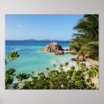 Tropical Island Beach Rocks & Palmen Poster<br><div class="desc">Schöner tropischer Strand mit Felsen und Palmen. .</div>