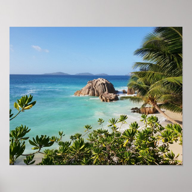 Tropical Island Beach Rocks & Palmen Poster (Vorne)